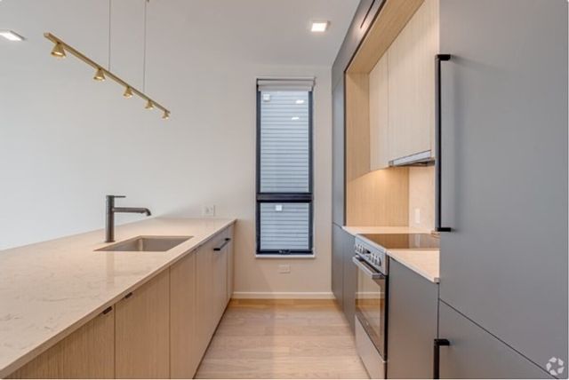 9-11 Burney 404, Boston, MA 02120