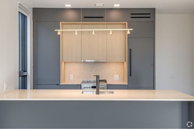 9-11 Burney 404, Boston, MA 02120