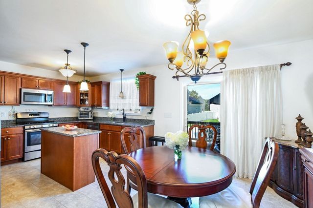 92 Tarkiln Pl, New Bedford, MA 02745