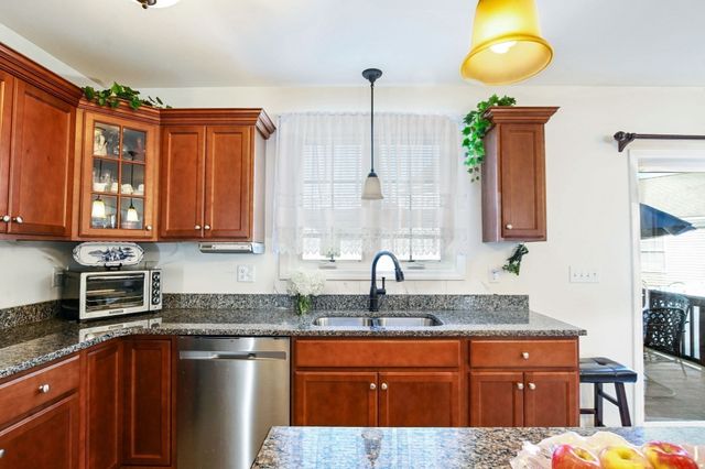 92 Tarkiln Pl, New Bedford, MA 02745