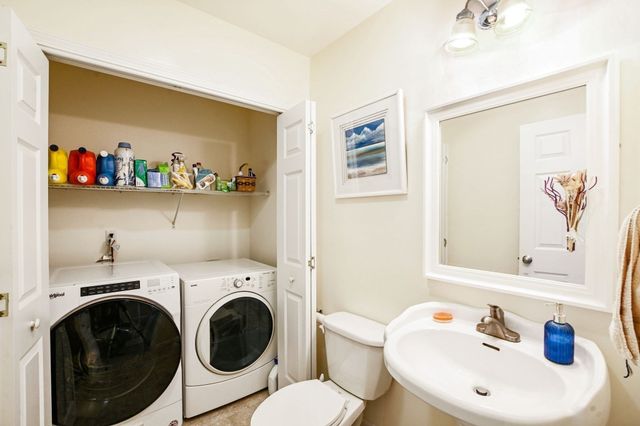 92 Tarkiln Pl, New Bedford, MA 02745
