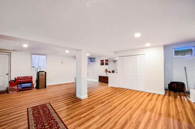 92 Tarkiln Pl, New Bedford, MA 02745