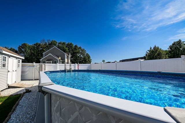 92 Tarkiln Pl, New Bedford, MA 02745