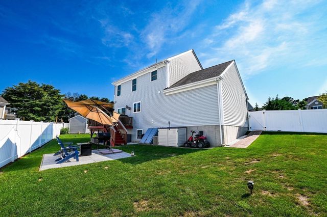 92 Tarkiln Pl, New Bedford, MA 02745