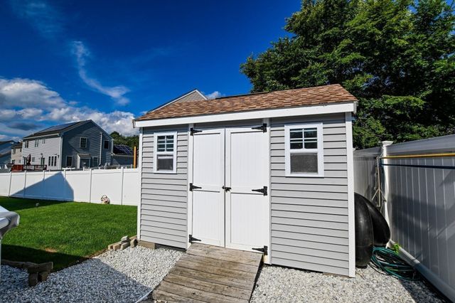 92 Tarkiln Pl, New Bedford, MA 02745