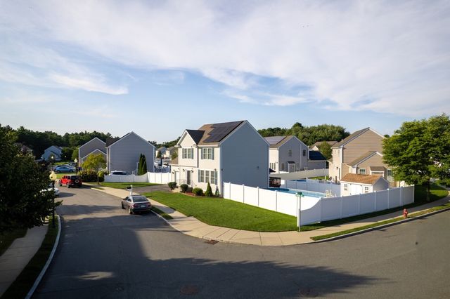 92 Tarkiln Pl, New Bedford, MA 02745
