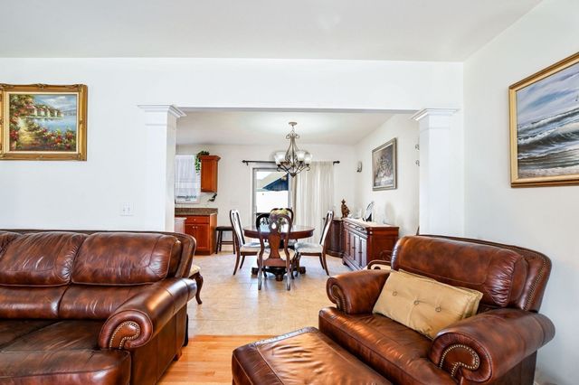 92 Tarkiln Pl, New Bedford, MA 02745