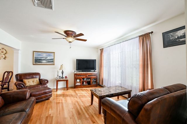 92 Tarkiln Pl, New Bedford, MA 02745