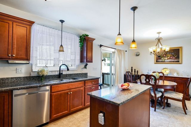 92 Tarkiln Pl, New Bedford, MA 02745
