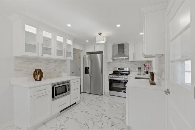 607 Turnpike St, Stoughton, MA 02072