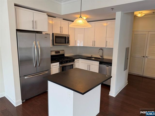 2001 Hudson Terrace 405, Fort Lee, NJ 07024