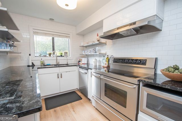 8 Northlake Circle, Peachtree City, GA 30269