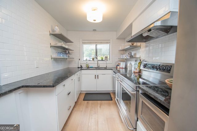 8 Northlake Circle, Peachtree City, GA 30269