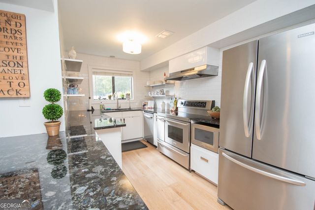 8 Northlake Circle, Peachtree City, GA 30269