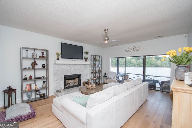 8 Northlake Circle, Peachtree City, GA 30269