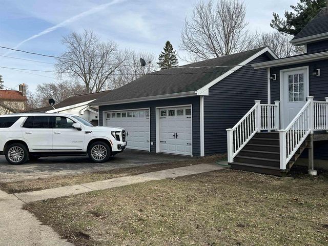 1202 1st Center Avenue, Brodhead, WI 53520