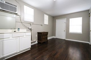 4615 University Oaks 1/2, Houston, TX 77004