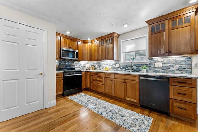 24 Glen St 1, Somerville, MA 02145