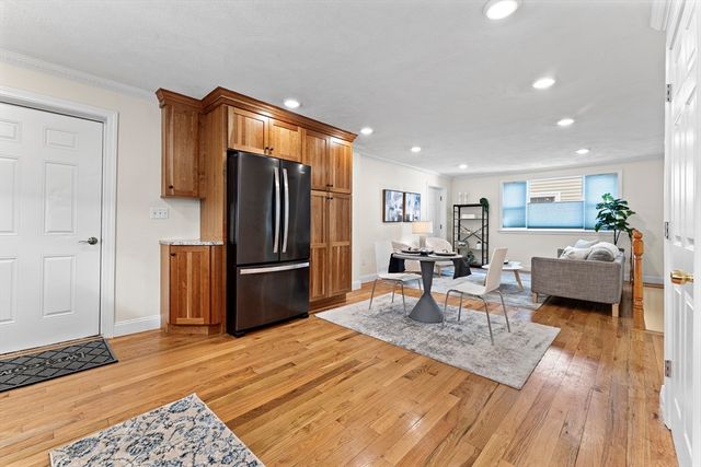 24 Glen St 1, Somerville, MA 02145