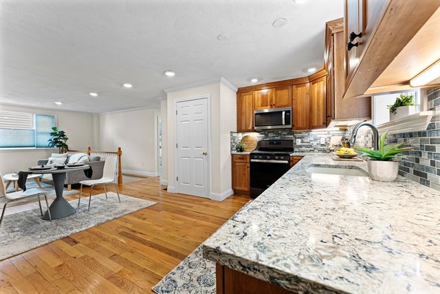 24 Glen St 1, Somerville, MA 02145