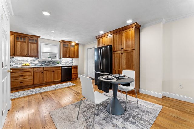 24 Glen St 1, Somerville, MA 02145