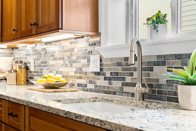 24 Glen St 1, Somerville, MA 02145