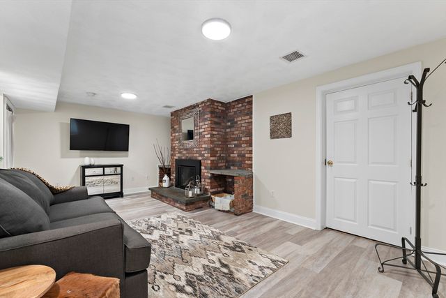 24 Glen St 1, Somerville, MA 02145