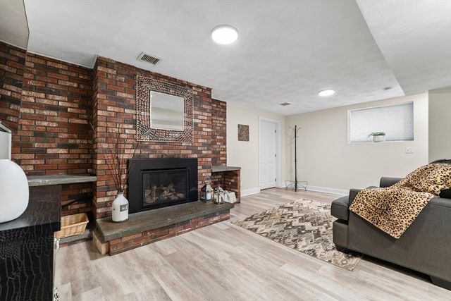 24 Glen St 1, Somerville, MA 02145