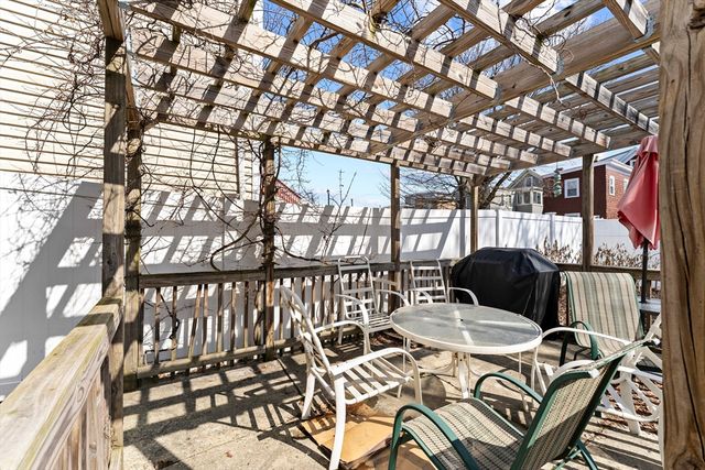 24 Glen St 1, Somerville, MA 02145