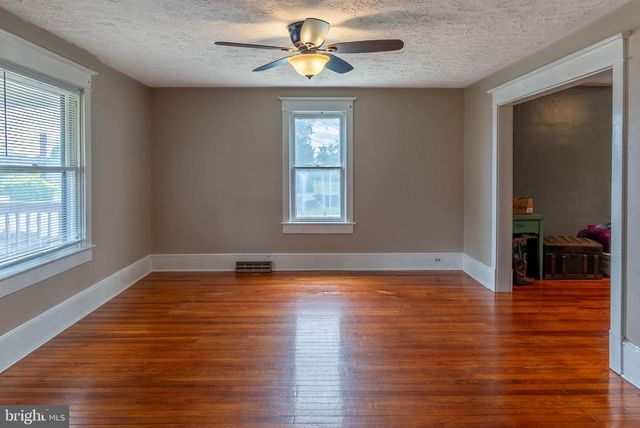 405 PORTER AVE, Martinsburg, WV 25401