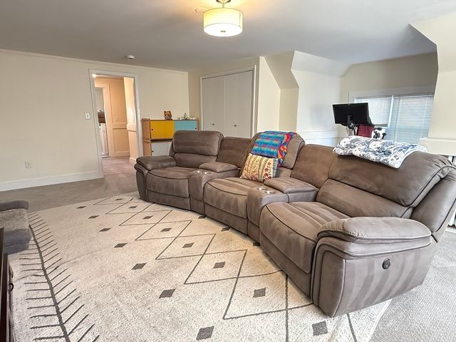 162 Babcock St 2, Brookline, MA 02446