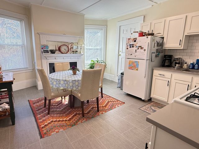 162 Babcock St 2, Brookline, MA 02446