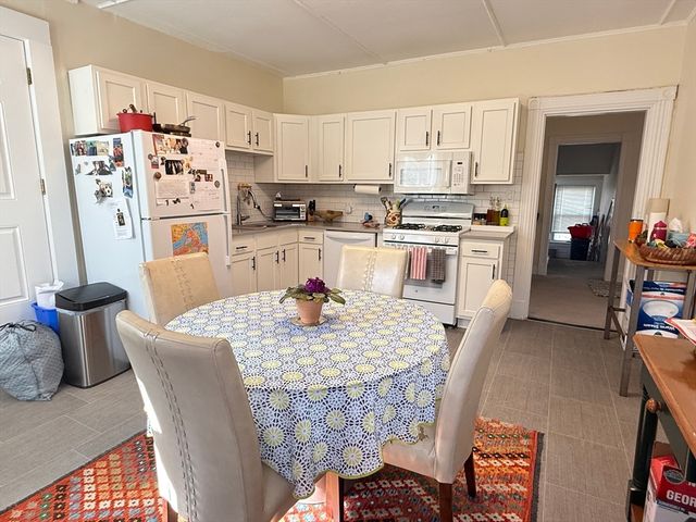 162 Babcock St 2, Brookline, MA 02446