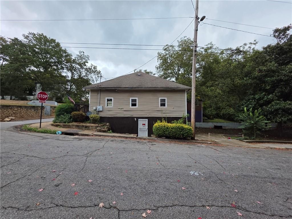 Image 11 of property listing at 114 Moury SE Avenue, Atlanta, GA 30315