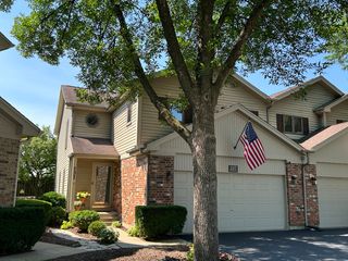 237 Carlisle Avenue, Westmont, IL 60559