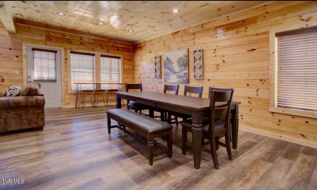 817 String Run Way, Pigeon Forge, TN 37863