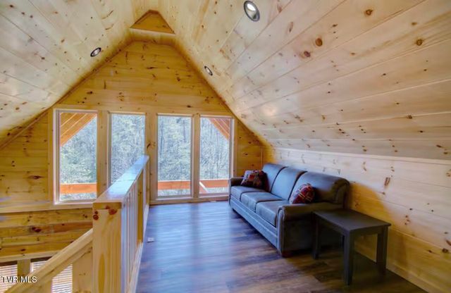 817 String Run Way, Pigeon Forge, TN 37863