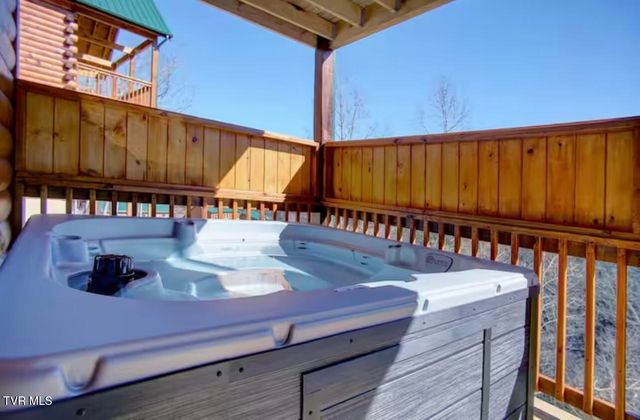 817 String Run Way, Pigeon Forge, TN 37863