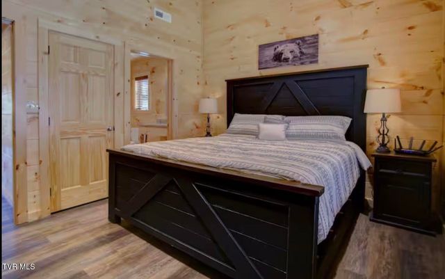 817 String Run Way, Pigeon Forge, TN 37863