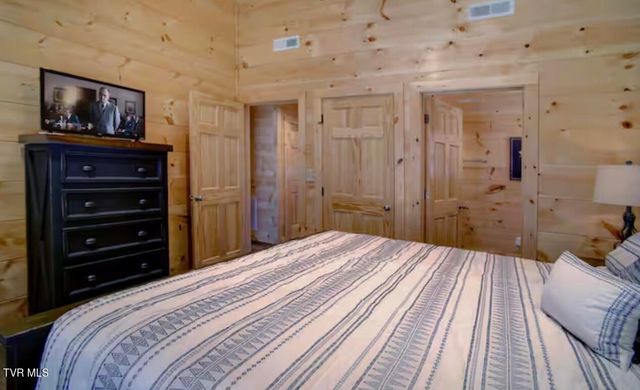 817 String Run Way, Pigeon Forge, TN 37863