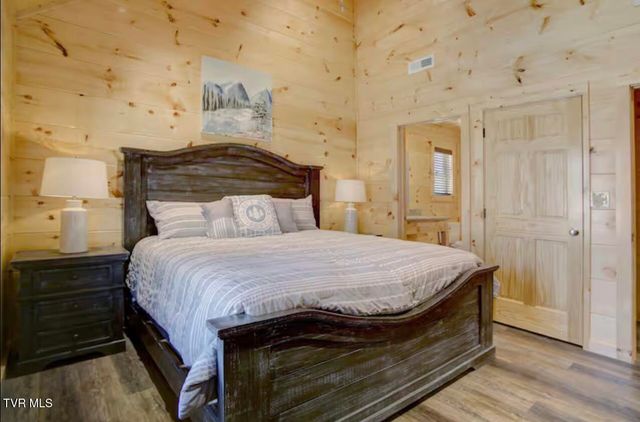 817 String Run Way, Pigeon Forge, TN 37863