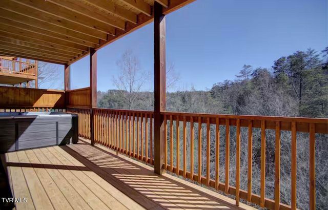 817 String Run Way, Pigeon Forge, TN 37863