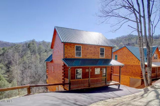 817 String Run Way, Pigeon Forge, TN 37863