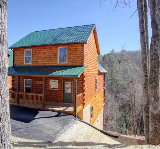 817 String Run Way, Pigeon Forge, TN 37863