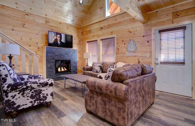 817 String Run Way, Pigeon Forge, TN 37863