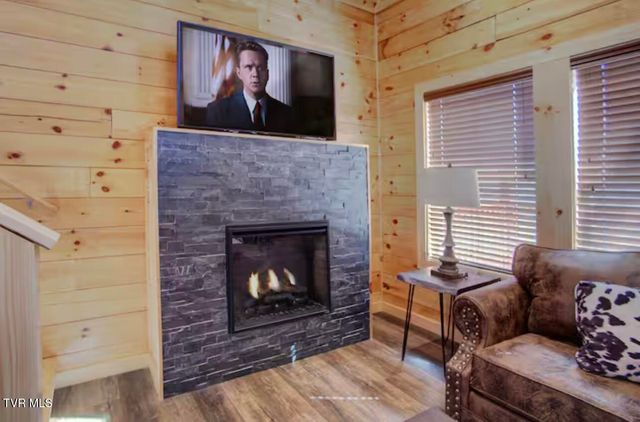 817 String Run Way, Pigeon Forge, TN 37863