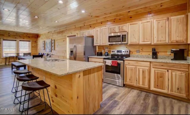 817 String Run Way, Pigeon Forge, TN 37863