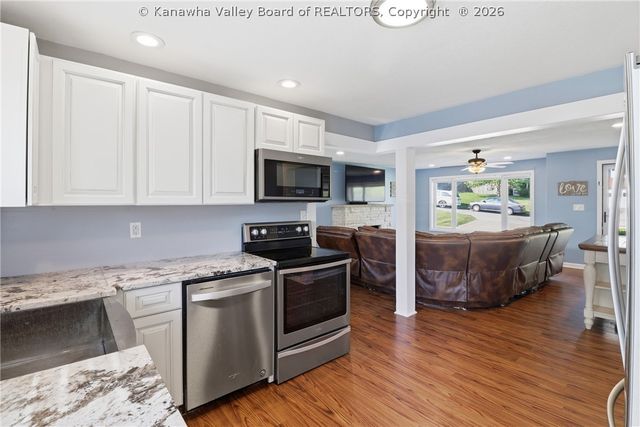 305 Caroline Drive, Hurricane, WV 25526