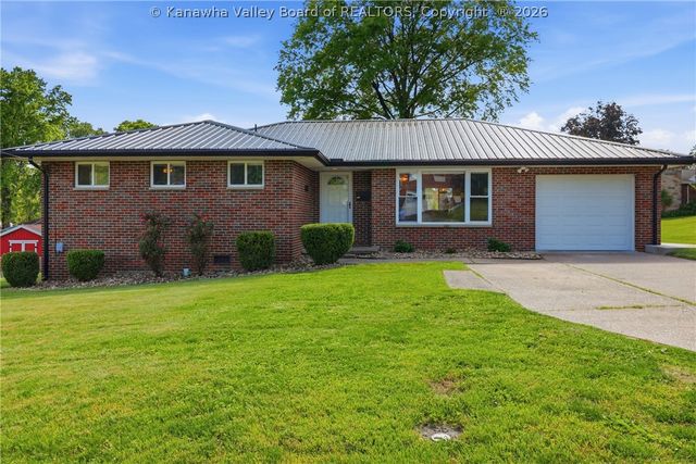 305 Caroline Drive, Hurricane, WV 25526