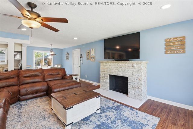 305 Caroline Drive, Hurricane, WV 25526